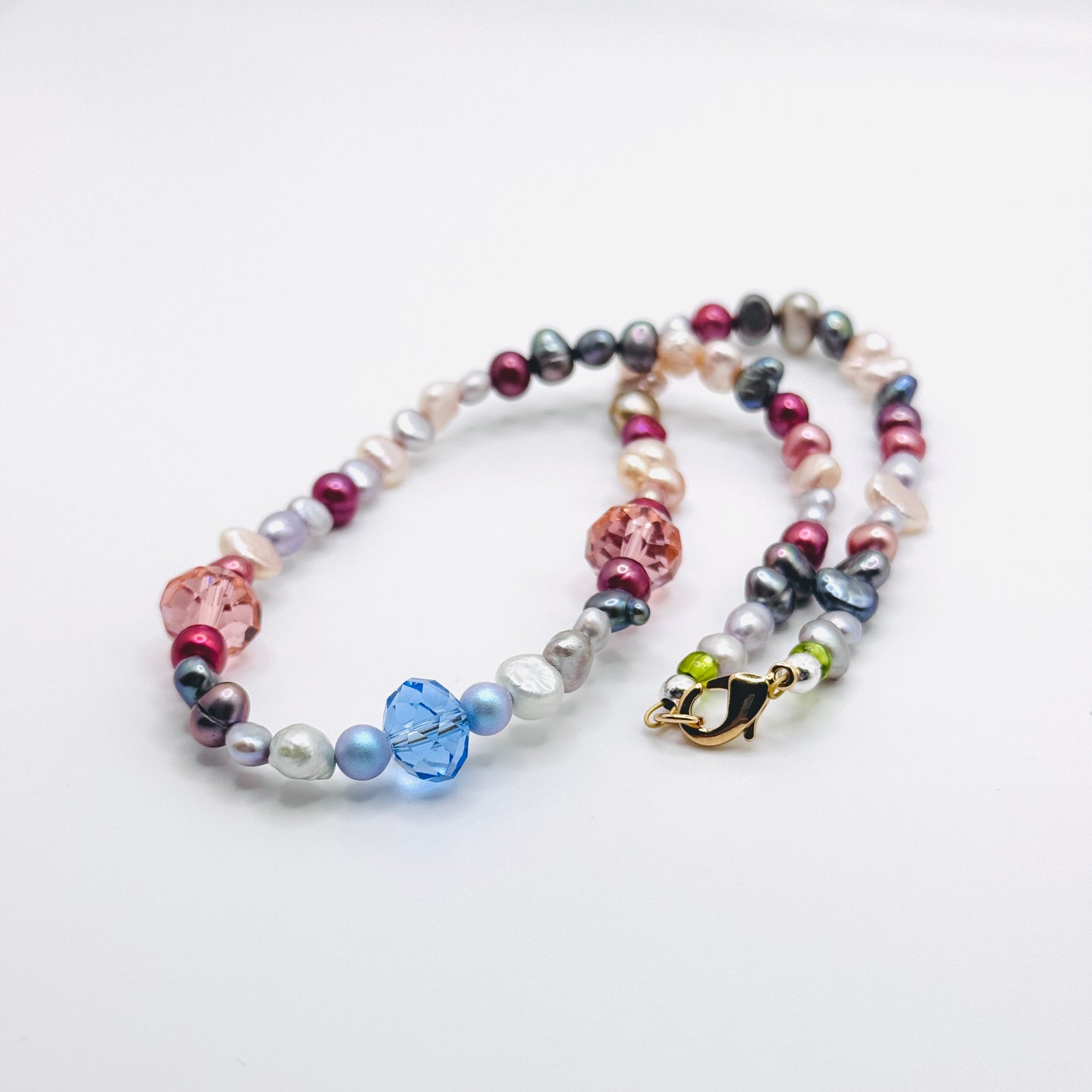Rhea pearl necklace