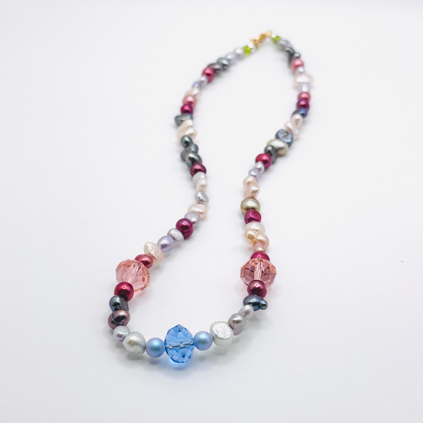 Rhea pearl necklace