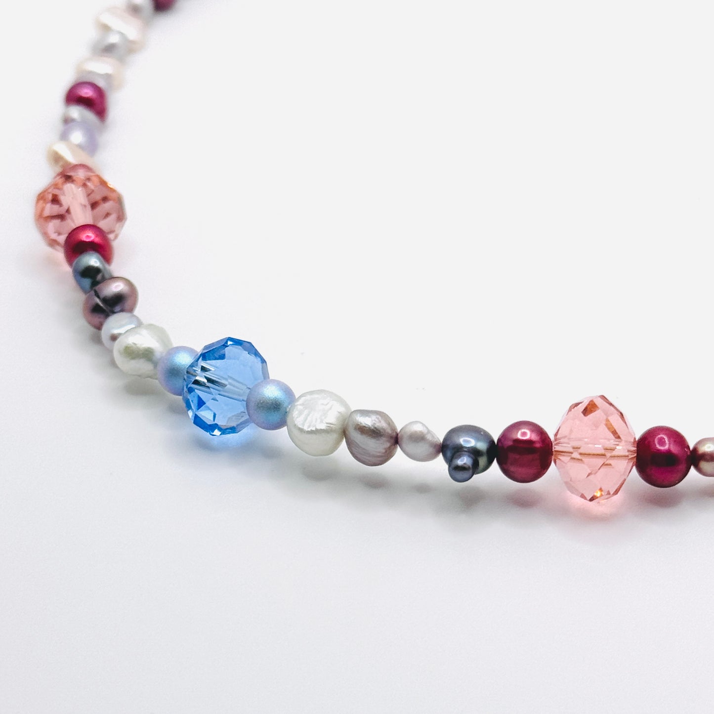 Rhea pearl necklace
